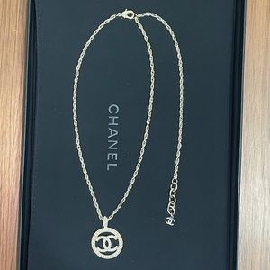 Chanel gold, pearly pendant necklace